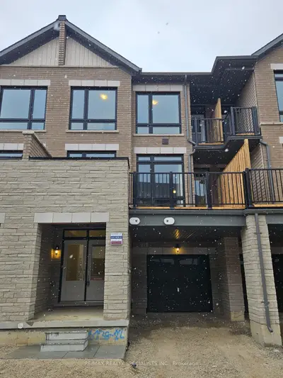 Att/Row/Townhouse in Brampton