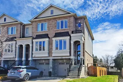 Att/Row/Townhouse in Burlington