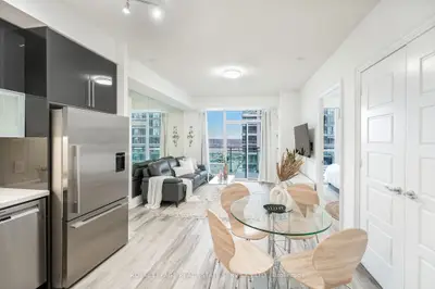 16 Brookers Lane 1604, Toronto W06, On M8v 0a5