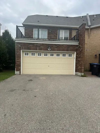 Att/Row/Townhouse in Brampton