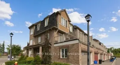 Att/Row/Townhouse in Milton
