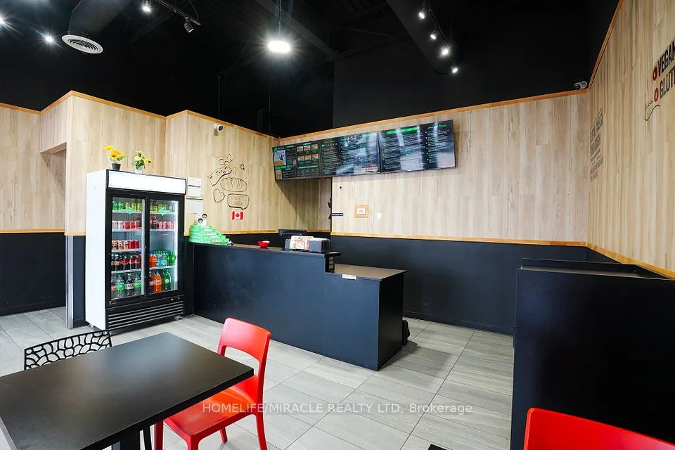 117 Cross Avenue S B7, Oakville, ON L6J 2W7