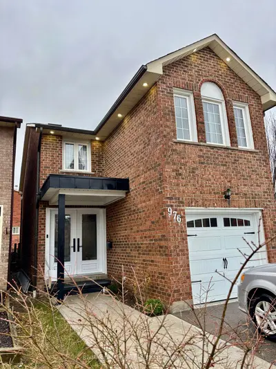 976 Lucerne Crescent, Mississauga, On L5c 3y6
