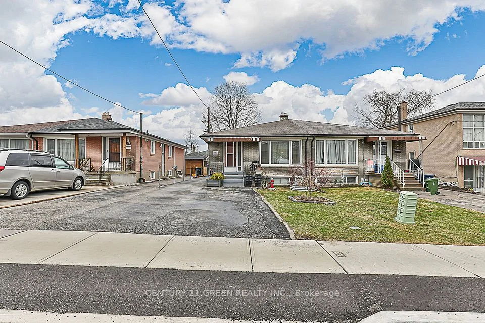 23 Chalkfarm Drive, Toronto W05, ON M3L 1L1