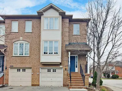 Att/Row/Townhouse in Brampton