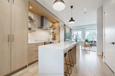 Att/Row/Townhouse in Oakville