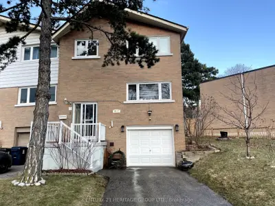 40 Grandravine Drive 7, Toronto W05, On M3j 1b1