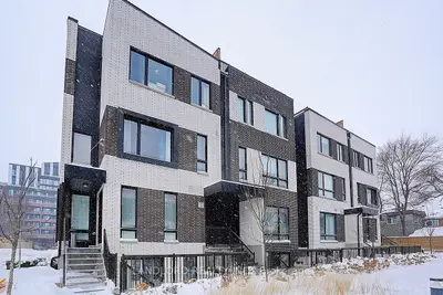 30 Ed Clark Gardens Th13, Toronto W03, On M6n 0b5