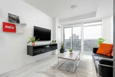 251 Manitoba Street 605, Toronto W06, On M8y 0c7