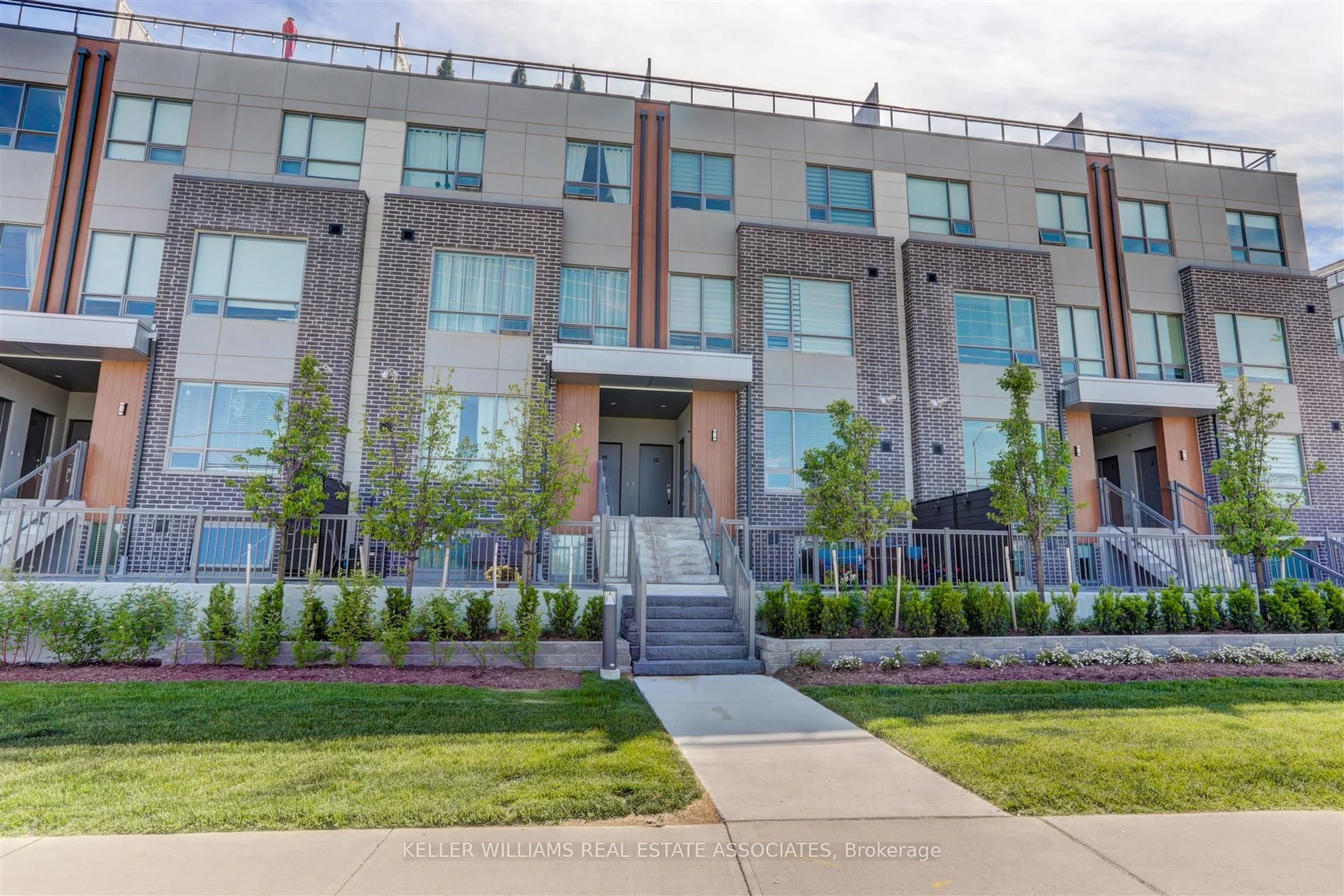 1238 Cawthra Road 12, Mississauga, On L5g 0b6