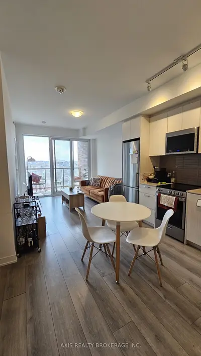 1787 St Clair Avenue W 812, Toronto W03, On M6n 0b7