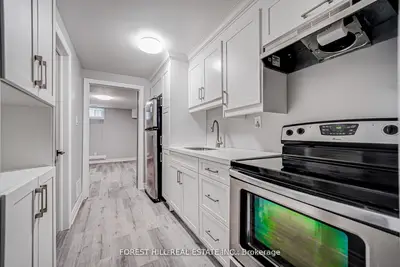 Att/Row/Townhouse in Toronto