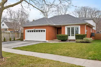 Detached in Burlington