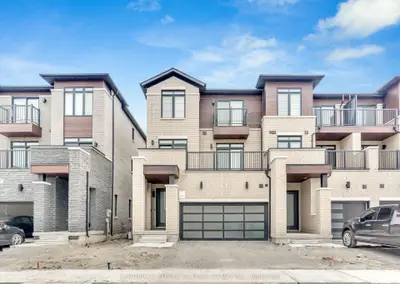 Att/Row/Townhouse in Brampton