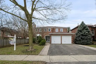 Detached in Oakville