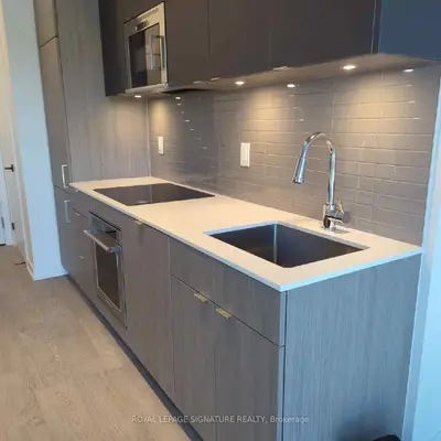 215 Lakeshore Road W 334, Mississauga, On L5h 0a7