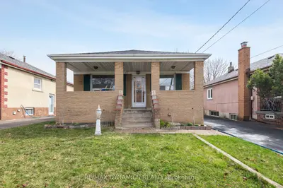 55 Dalbeattie Avenue, Toronto W04, On M9n 2y6
