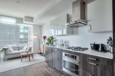 36 Howard Park Avenue 401, Toronto W01, On M6r 0a5
