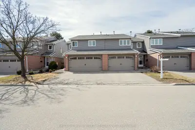Condo Townhouse in Mississauga