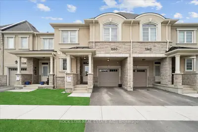 Att/Row/Townhouse in Milton