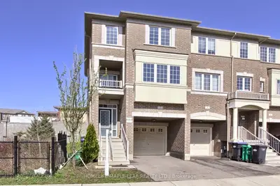 Att/Row/Townhouse in Brampton