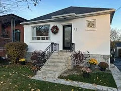 15 Stock Avenue, Toronto W08, ON M8Z 5C3