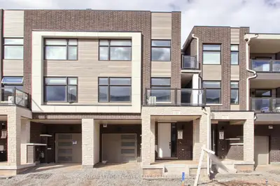 Att/Row/Townhouse in Oakville