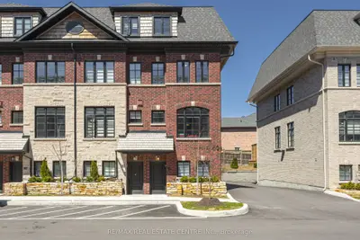 60 Lunar Crescent 184, Mississauga, On L5m 2r4