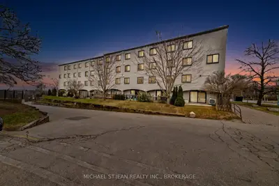 Condo Townhouse in Oakville