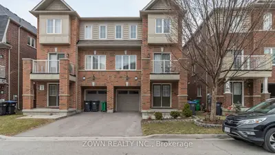 Att/Row/Townhouse in Brampton