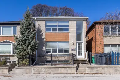 376 Lakeshore Road W Main Level, Mississauga, On L5h 1h5