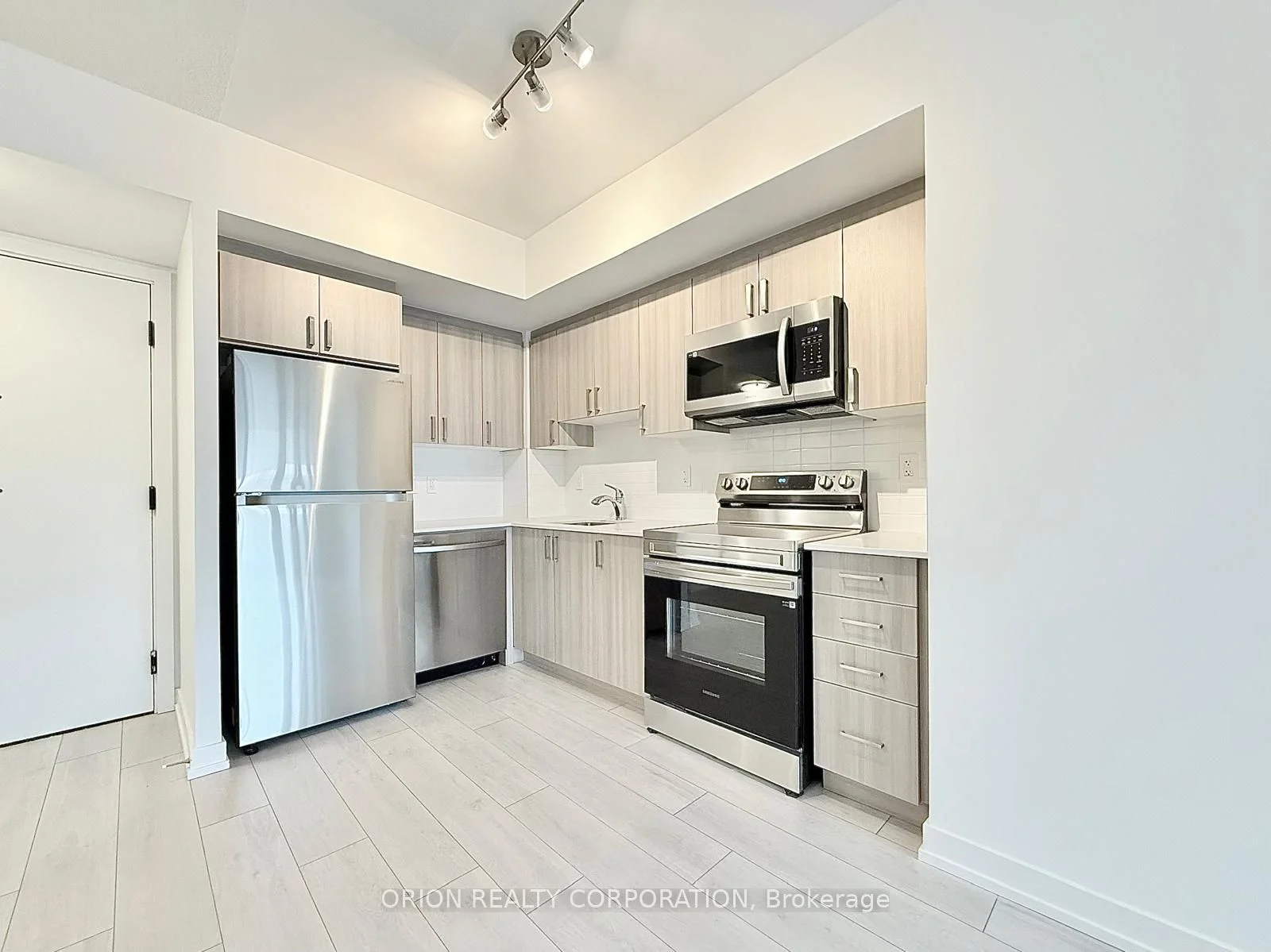556 Marlee Avenue 429, Toronto W04, On M6b 0b1