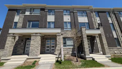 Att/Row/Townhouse in Brampton