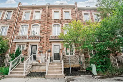 Att/Row/Townhouse in Toronto