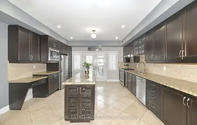 Att/Row/Townhouse in Toronto
