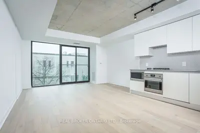 2720 Dundas Street W 305, Toronto W02, On M6p 1y2