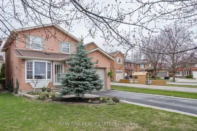 1105 Staghorn Court, Mississauga, On L5c 3r2