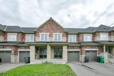 Att/Row/Townhouse in Brampton