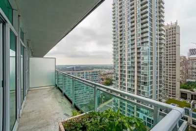 223 Webb Drive 1811, Mississauga, On L5b 0e8