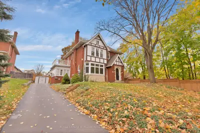Detached in Burlington