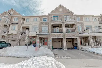 Att/Row/Townhouse in Oakville