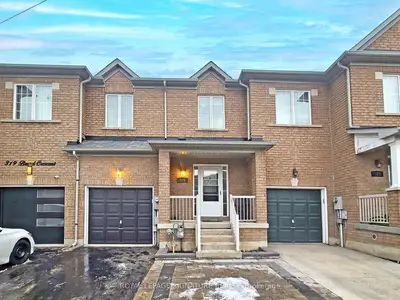 Att/Row/Townhouse in Milton