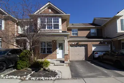 Att/Row/Townhouse in Milton