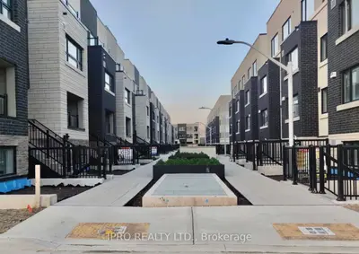 Condo Townhouse in Burlington