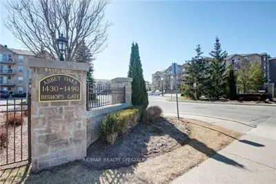 Condo Apartment in Oakville