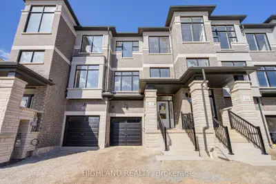 Att/Row/Townhouse in Oakville