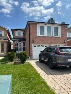 490 Turnbridge Road N Lower, Mississauga, ON L5B 3M3