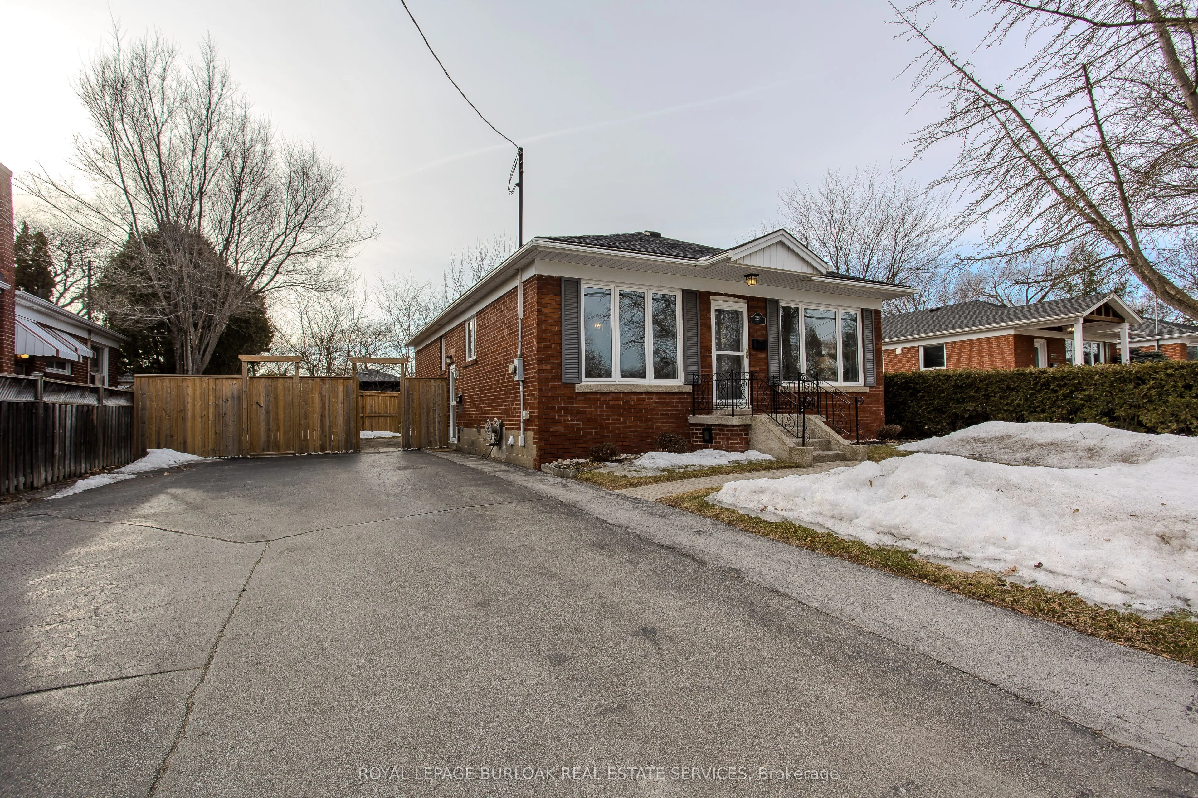 2290 Woodward Avenue 2, Burlington, ON L7R 1T6