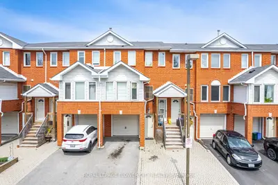 Condo Townhouse in Halton Hills