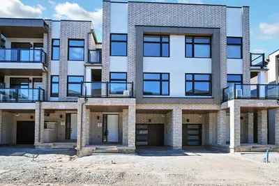Att/Row/Townhouse in Oakville
